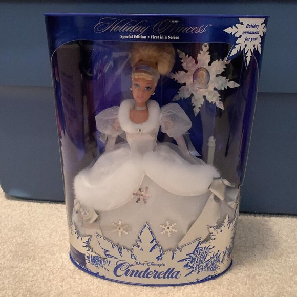Mattel - Holiday Princess Barbie Doll - Walt Disney’s Cinderella 1996 - Picture 1 of 10